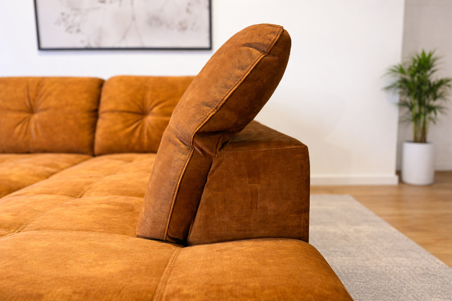 Sinepikollane mooduldiivani reguleeritav peatugi ülemises asendis elutoas