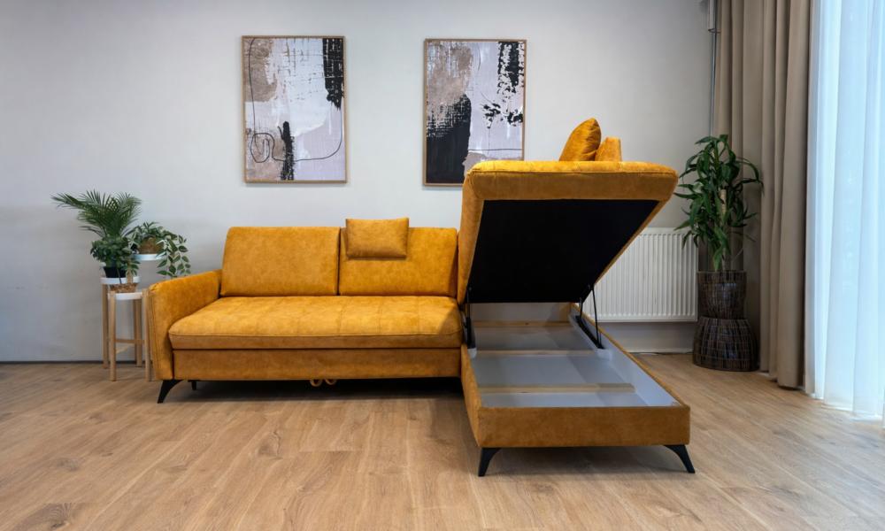 Kollane parempoolne mahuka pesukastiga nurgadiivanvoodi eest vaates