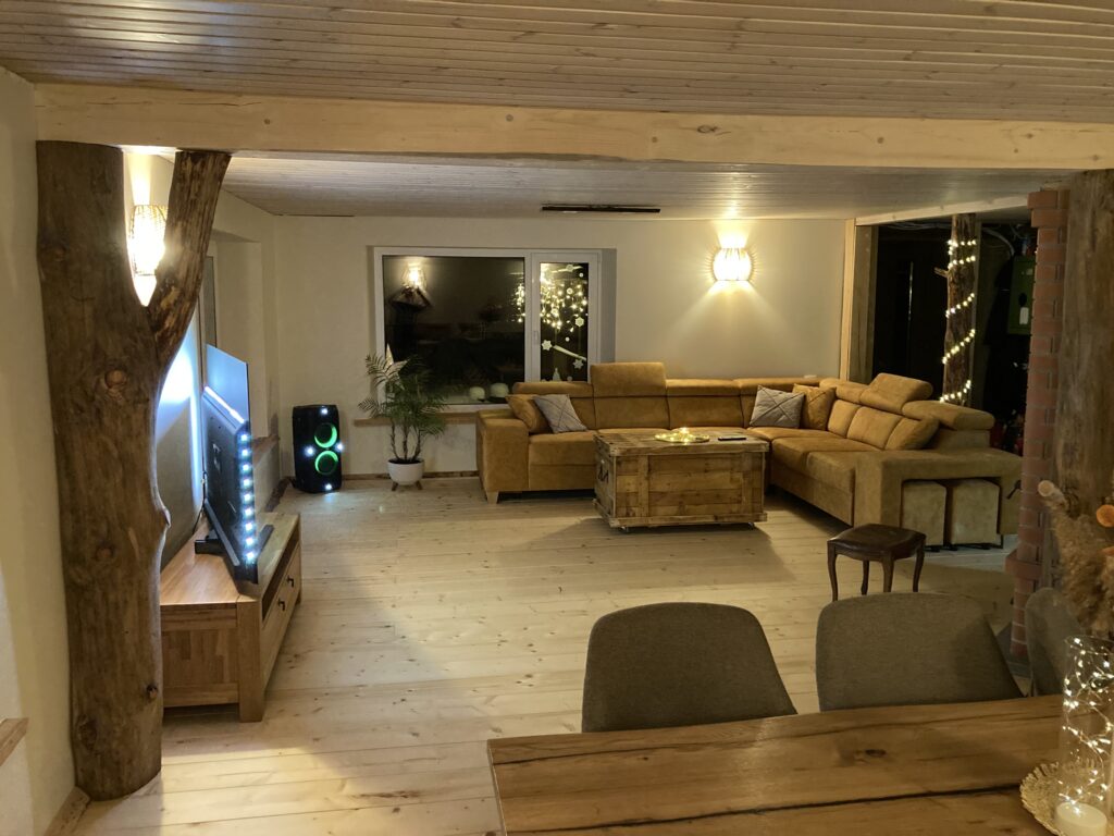 Mööblisaali diivanvoodi paigaldatuna kliendi kodus Haaberstis – täisteenus koos transpordi ja paigaldusega