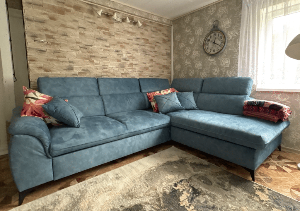 Mööblisaali diivanvoodi paigaldatuna kliendi kodus Haaberstis – täisteenus koos transpordi ja paigaldusega
